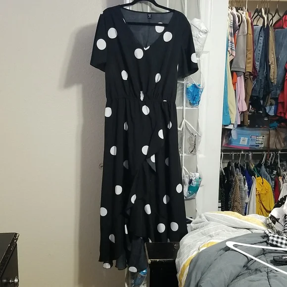 BLACK &WHITE DRESS - Picture 4 of 6